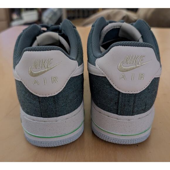 ♥️Women's 10 Nike Tennis Shoes - Picture 3 of 5